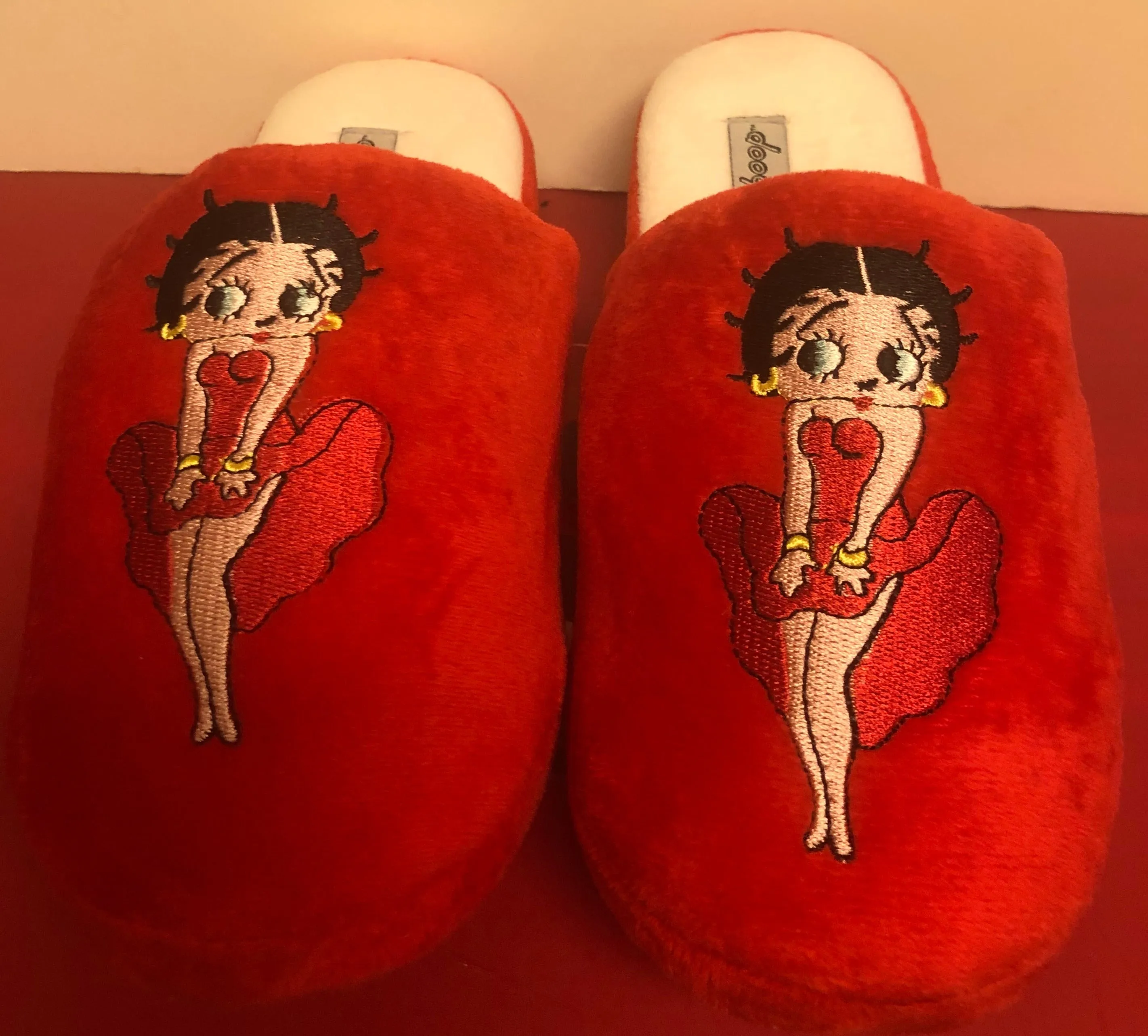 Betty Boop Marilyn Red Dress Slippers                         New