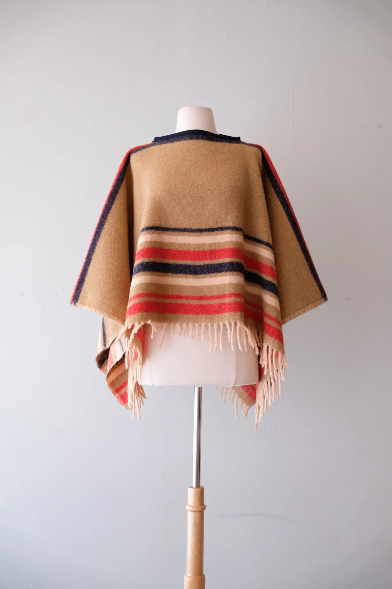 Classic 1970's Wool Blanket Fringed Poncho / OS