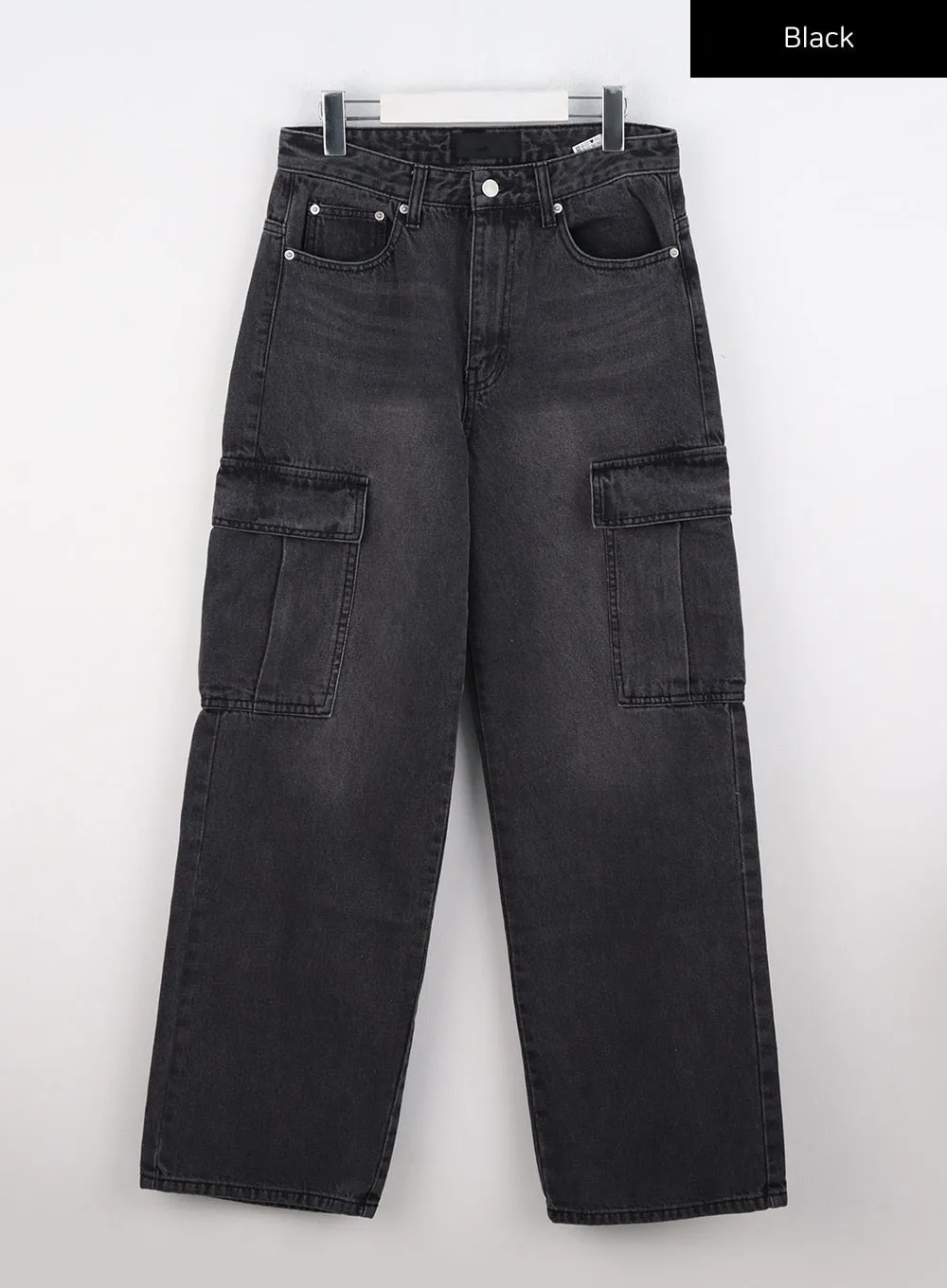 High-Waisted Cargo Jeans IO324