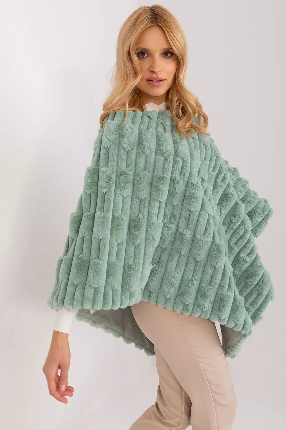 Poncho model 190863 AT