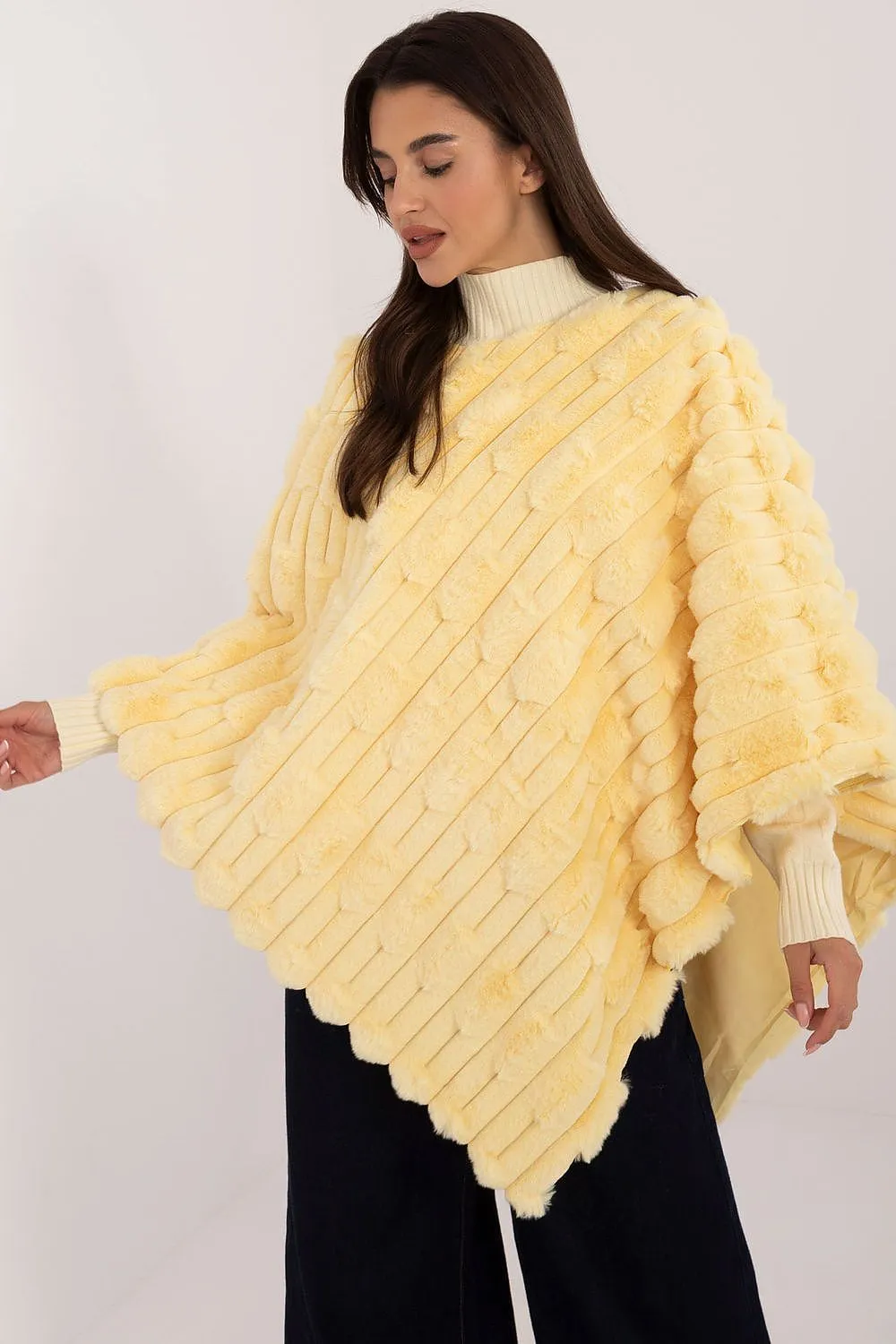 Poncho model 190863 AT