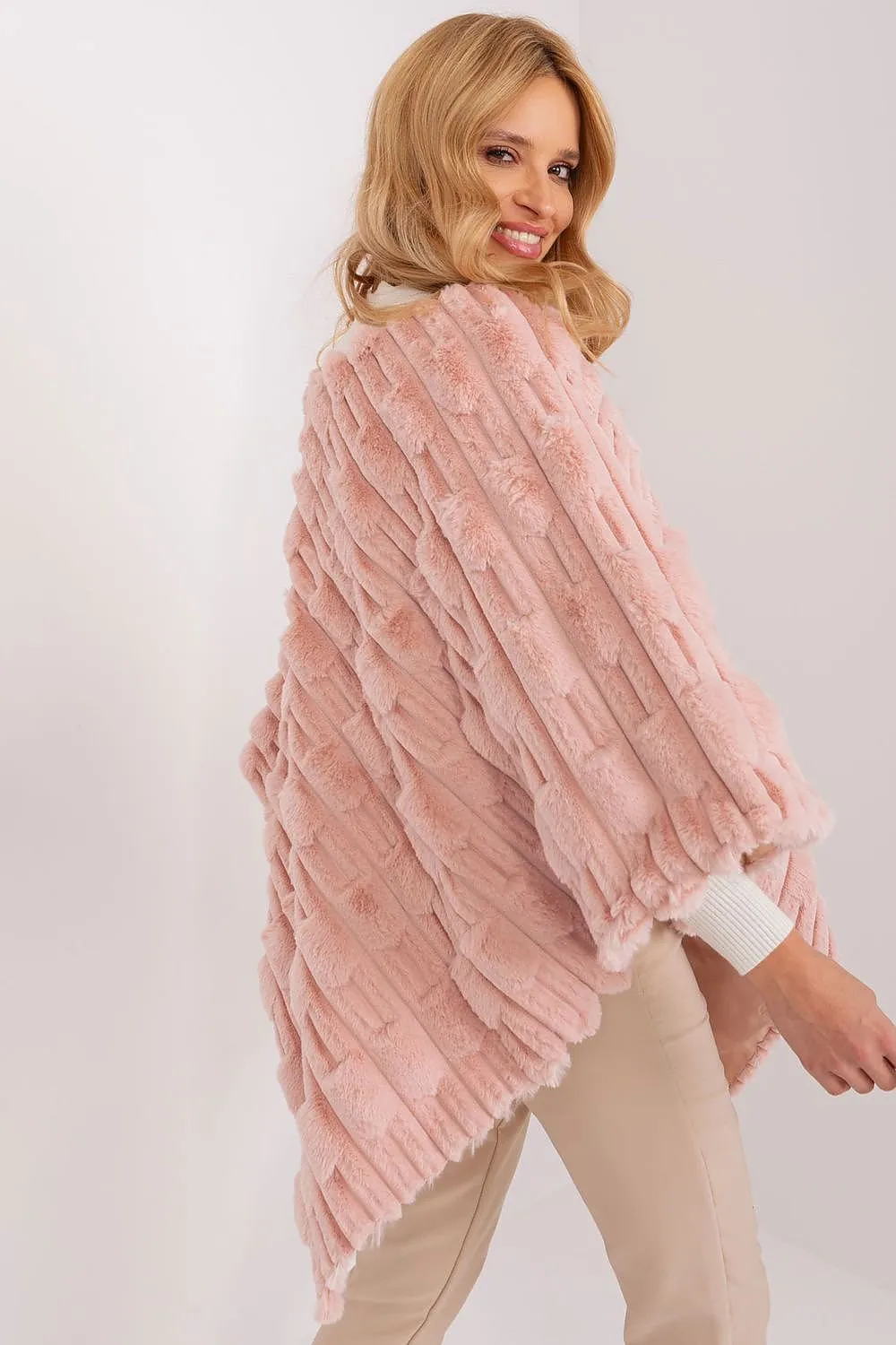 Poncho model 190863 AT