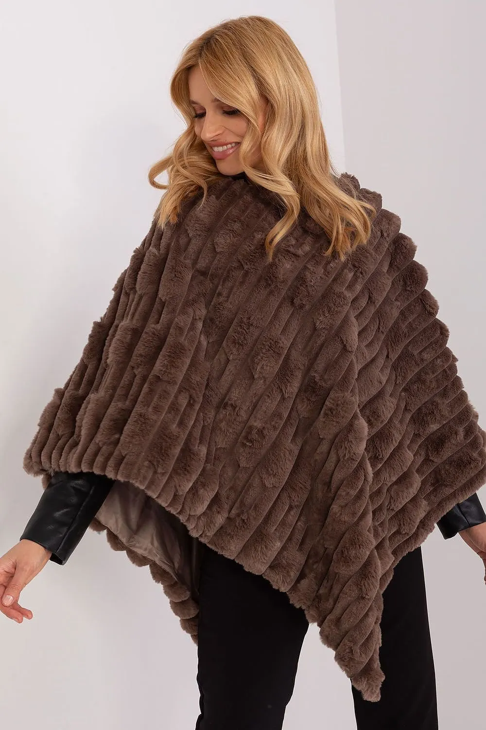 Poncho model 190863 AT