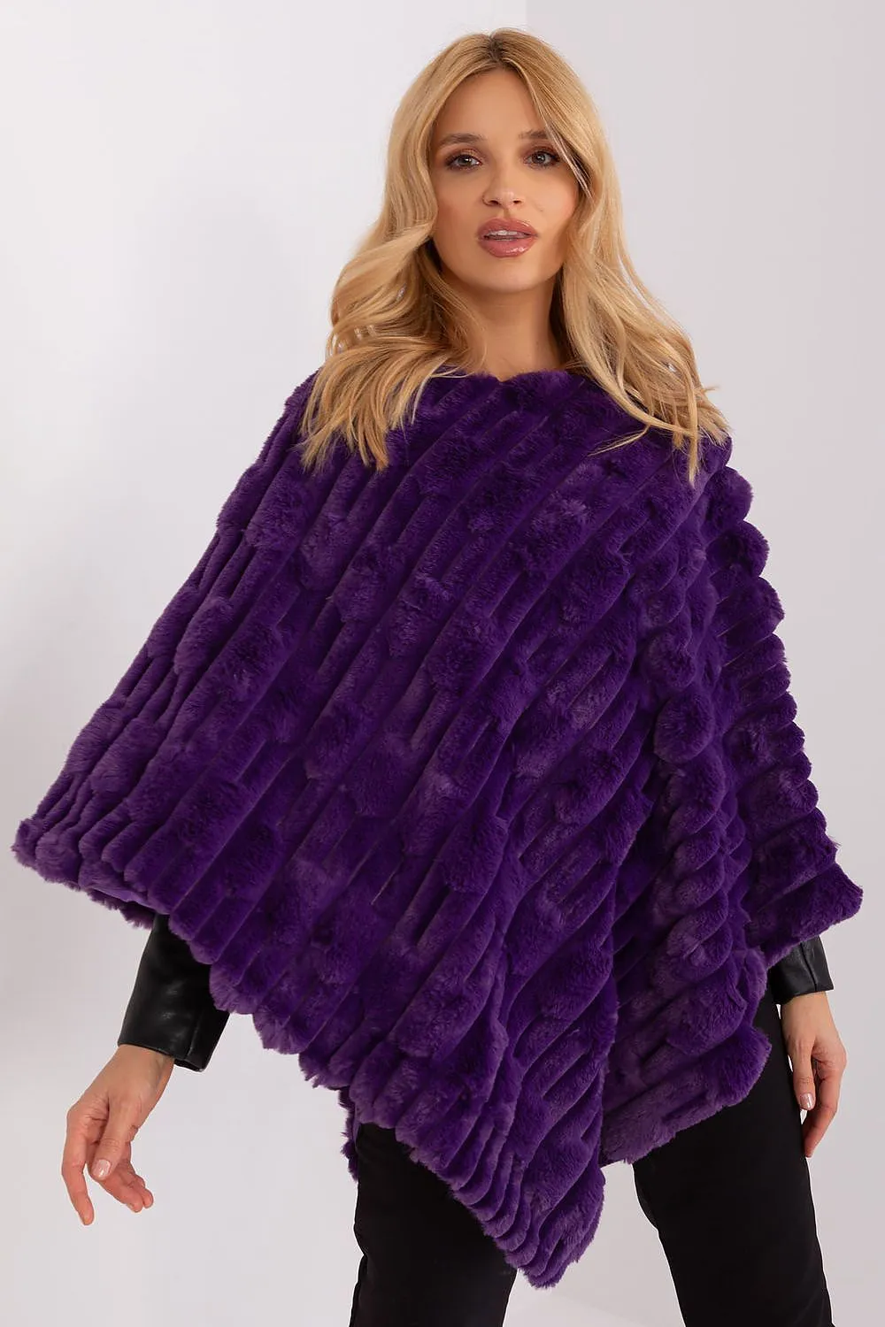 Poncho model 190863 AT