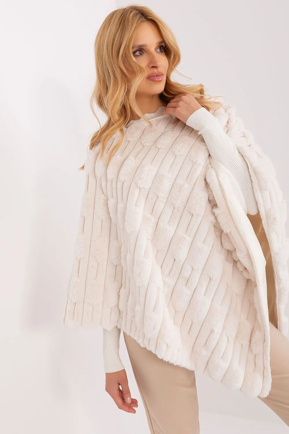 Poncho model 190863 AT