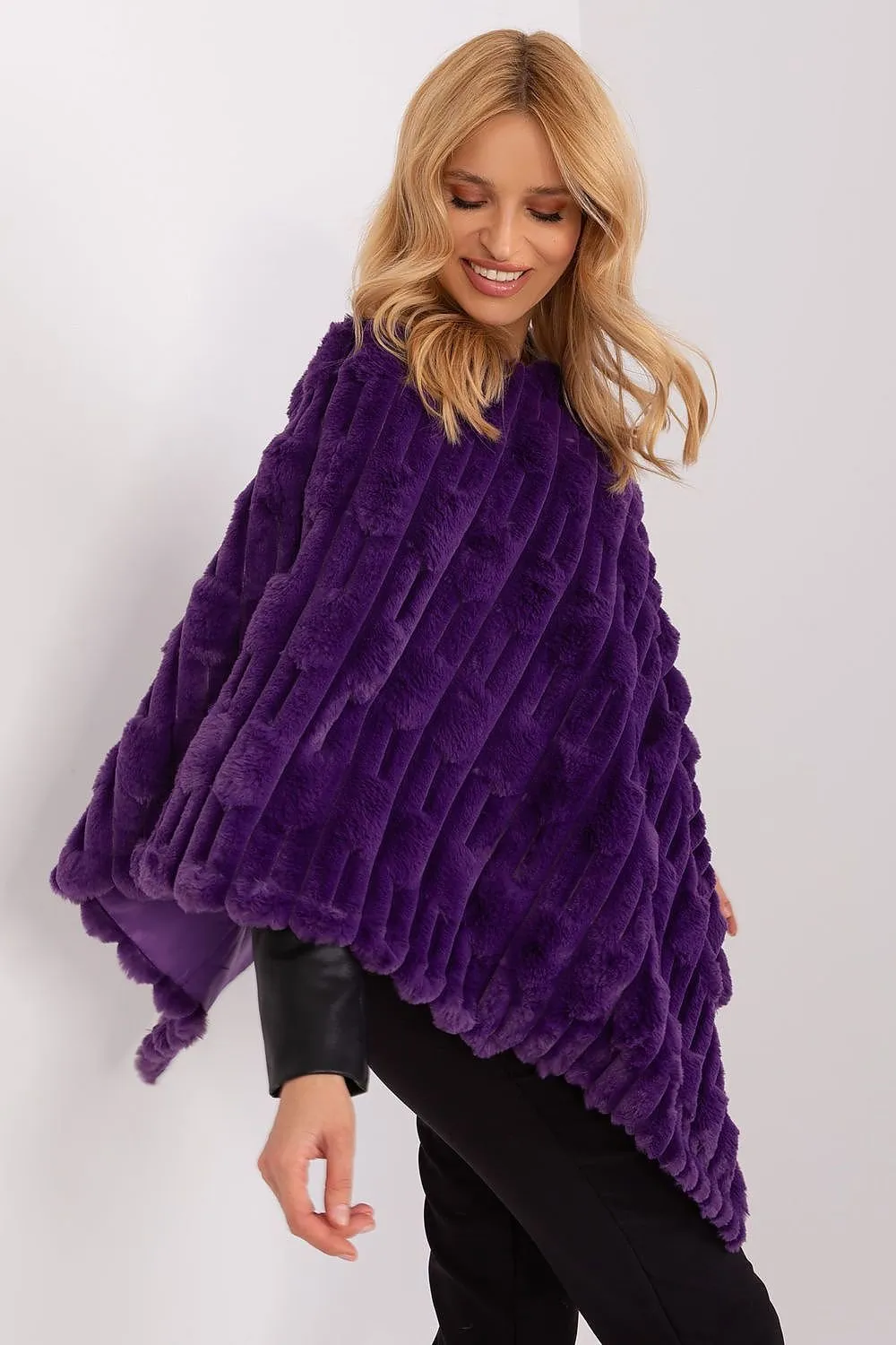 Poncho model 190863 AT