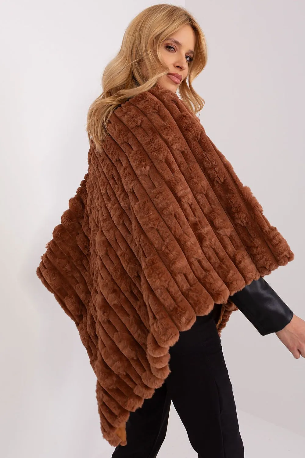 Poncho model 190863 AT