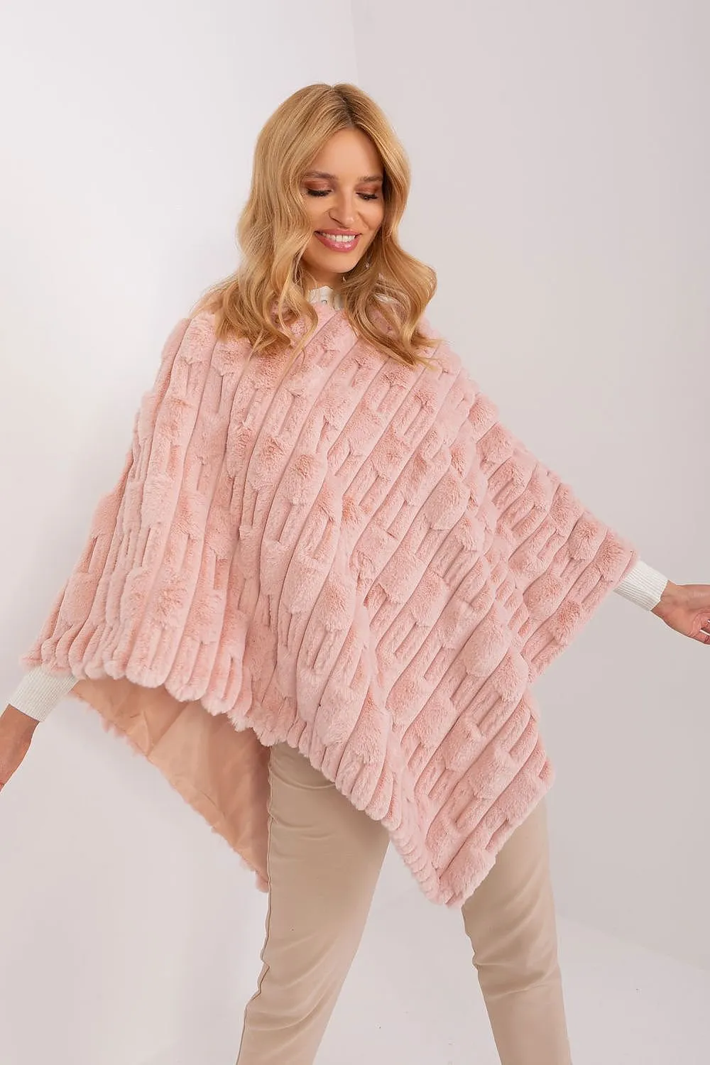 Poncho model 190863 AT