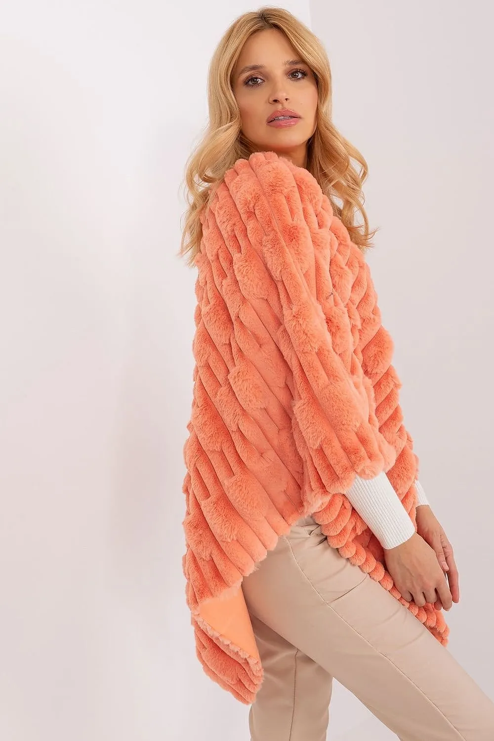 Poncho model 190863 AT