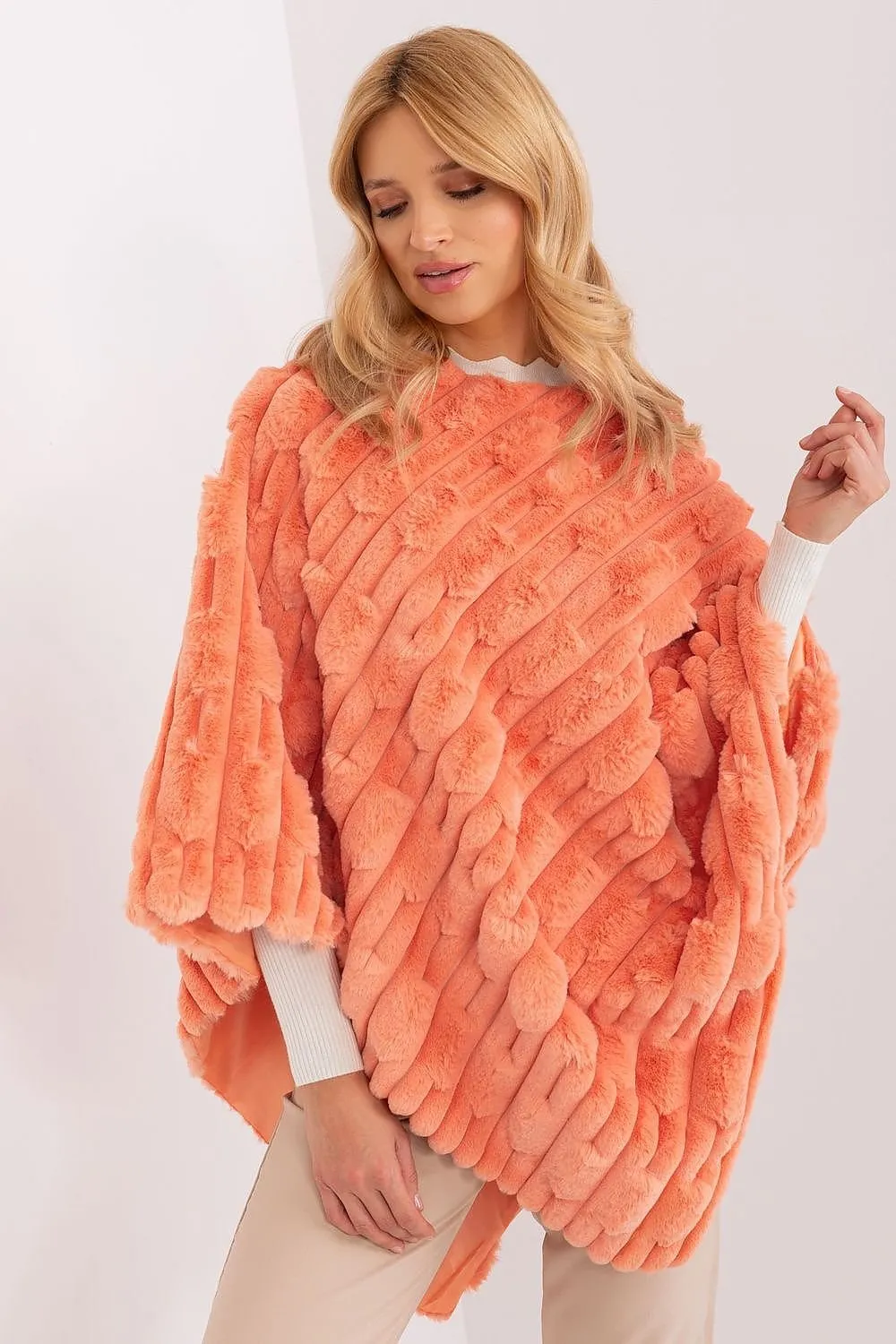 Poncho model 190863 AT