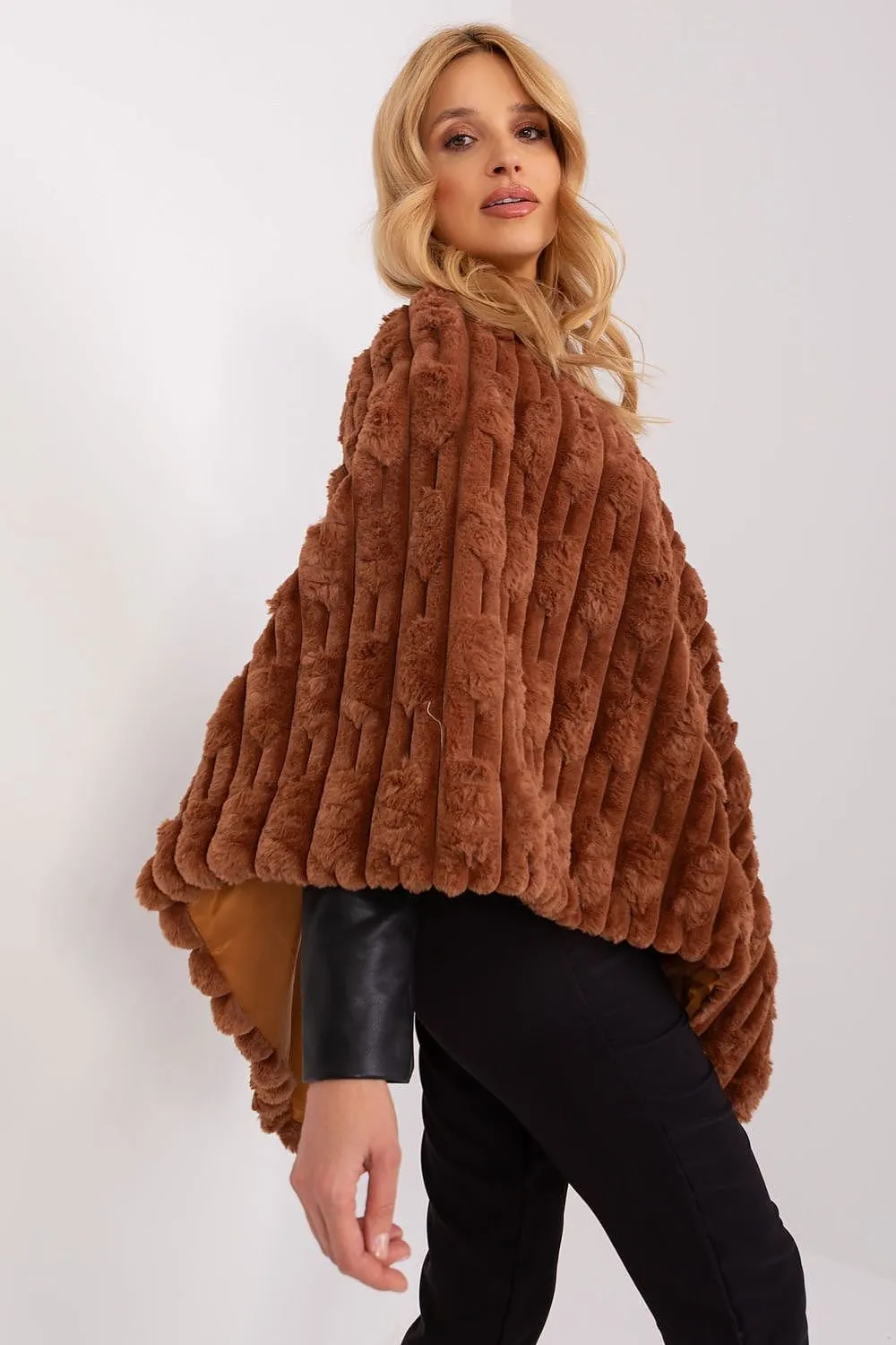 Poncho model 190863 AT