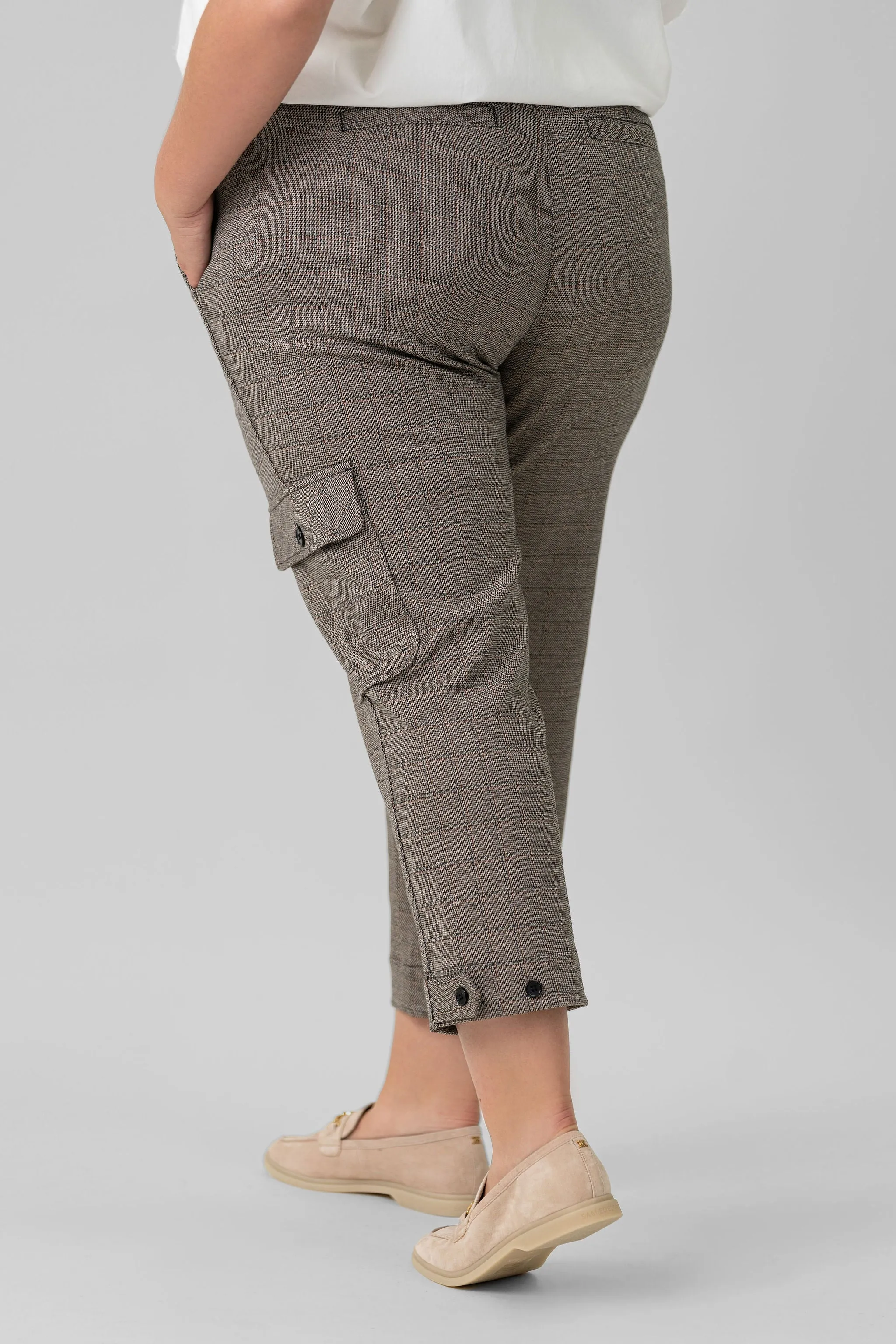 UTILITY CROP WITH TAB HEM AND CARGO